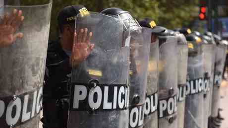 Notstand in Peru inmitten toedlicher Proteste ausgerufen — World
