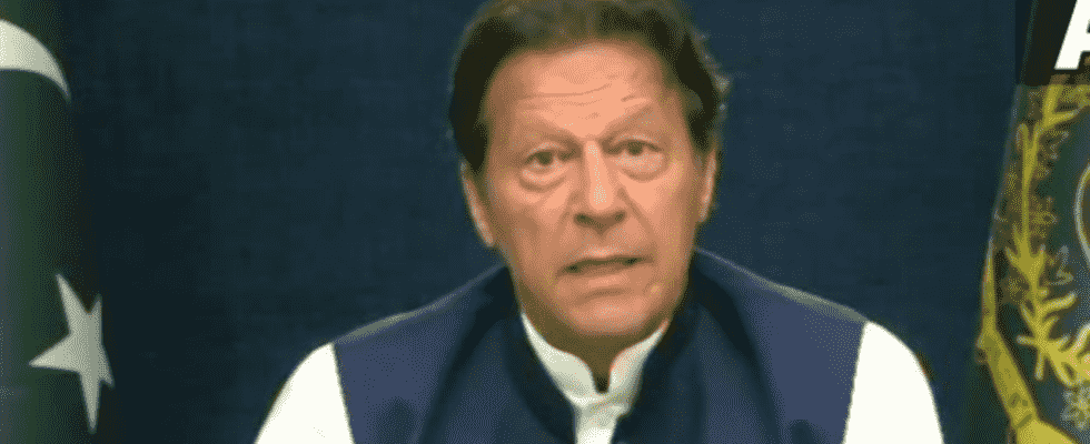Pakistan Die Partei von Imran Khan loest die Versammlung in