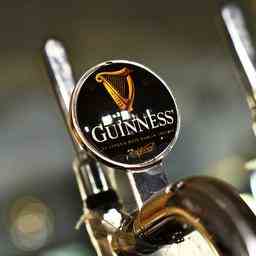 Preis fuer typisches irisches Guinness Bier steigt wegen Inflation Wirtschaft