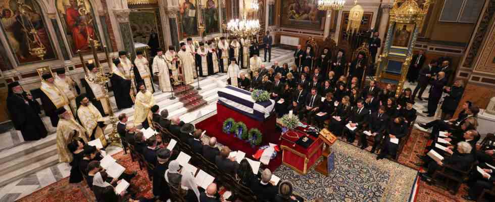 Royals Massen versammeln sich zur Beerdigung von Griechenlands letztem Koenig