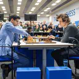 Schachspieler Anish Giri verbluefft mit Sieg ueber Weltmeister Carlsen in
