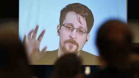 Snowden enthuellt „echten Skandal um Biden Dokumente — World
