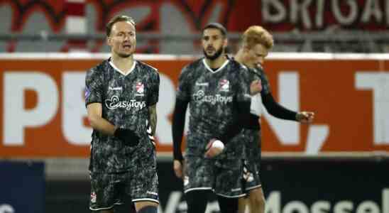 Sparta scheitert erneut an Ajax Emmen nach PSV Stunt wieder auf
