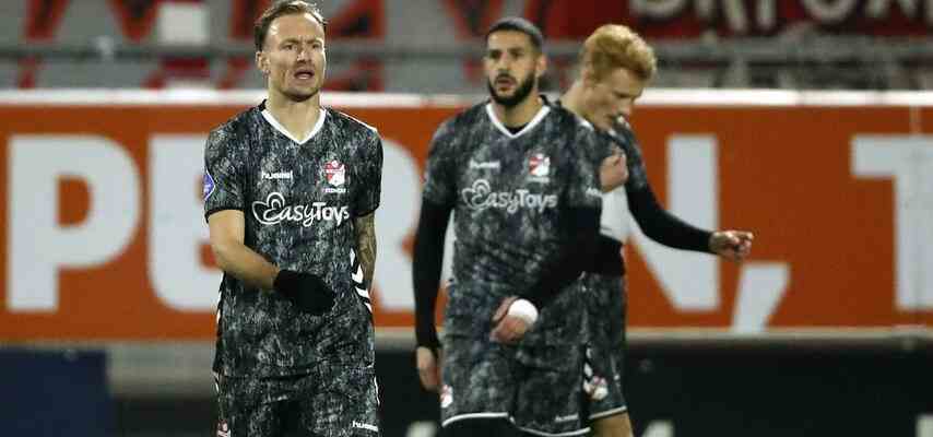 Sparta scheitert erneut an Ajax Emmen nach PSV Stunt wieder auf