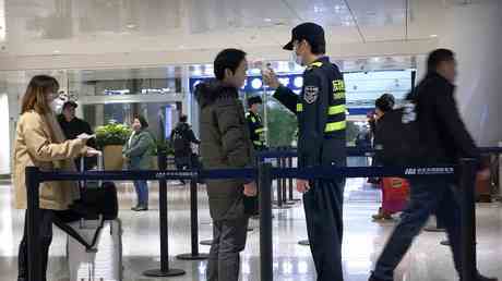 Warum China gegen asiatische aber nicht gegen westliche Reiseverbote vorgeht
