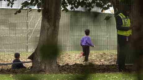 Whistleblower enthuellen das Ausmass des Kinderhandels mit Migranten im Vereinigten