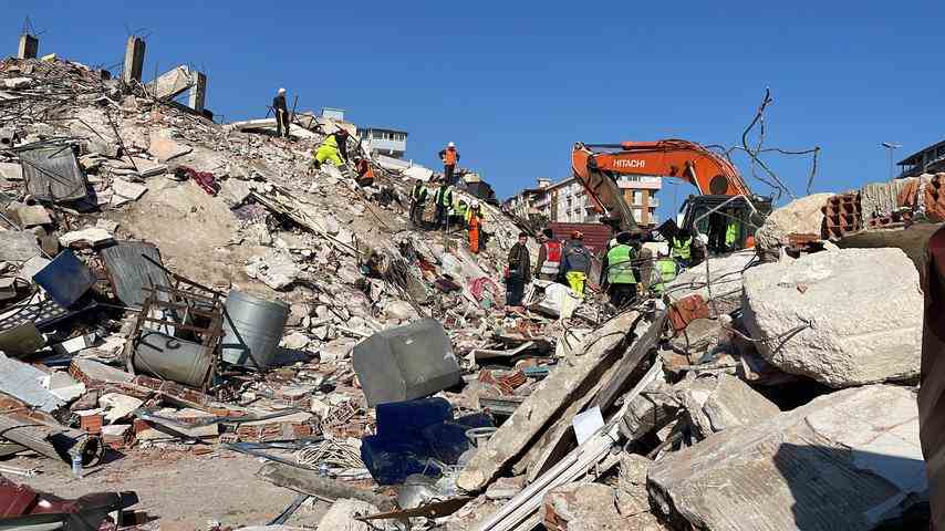 1676147942 104 Unglaube in der vom Erdbeben verwuesteten Stadt Antakya Im