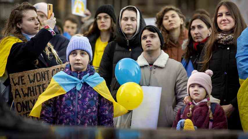 1677377530 224 Viele Ukraine Demonstrationen weltweit ein Jahr nach Kriegsbeginn Im Ausland
