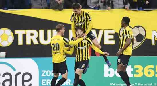 Ajax spuelt europaeischen Kater mit knappem Sieg bei Vitesse weg