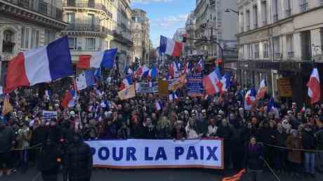 Anti NATO Proteste treffen Frankreich — World