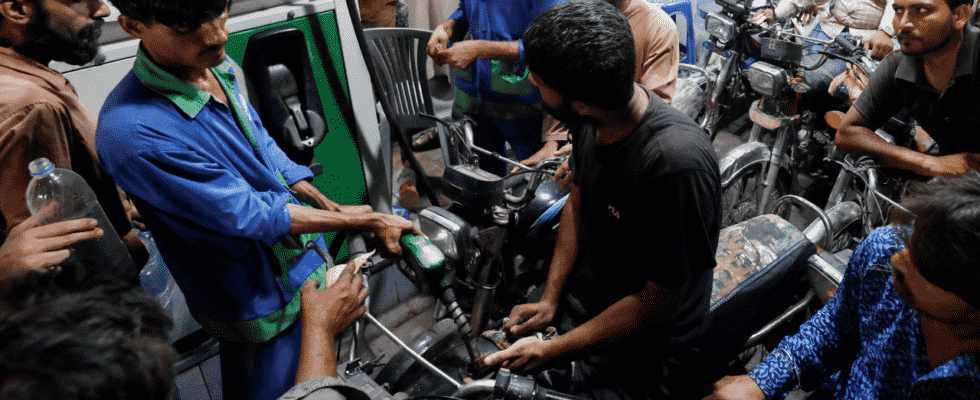 Benzinpreis in Pakistan Pakistan erhoeht den Benzinpreis um 2220 Rupien
