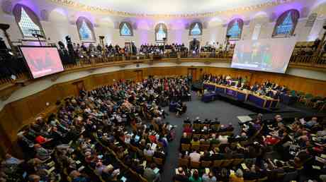 Church of England wird schwule Lebensgemeinschaften segnen — World