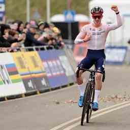 Cyclocross Fahrer Van Empel startet mit Gold in der Team Staffel ins