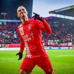 Der FC Twente ueberwaeltigt den FC Volendam und haelt den