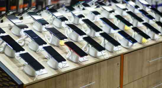 Der indische Smartphone Markt geht 2022 um 10 zurueck und