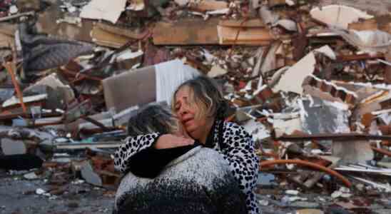 Die Tuerkei ruft eine siebentaegige Staatstrauer aus nachdem Erdbeben die