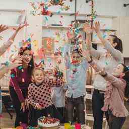 Die ganze Klasse bei Ihrem Kinderfest „Auch die Aussenseiter gehoeren