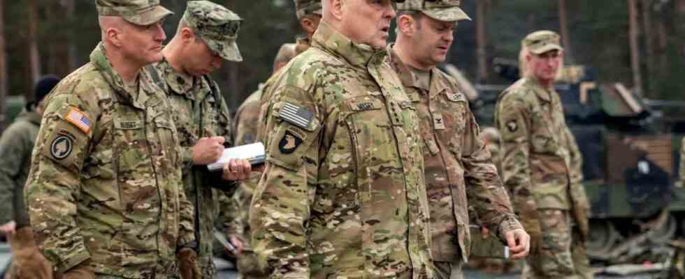 Erste Klasse der ukrainischen Kaempfer beendet fortgeschrittenes US Training