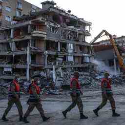 Fast elf Tage nach Erdbeben zogen immer noch Menschen lebend