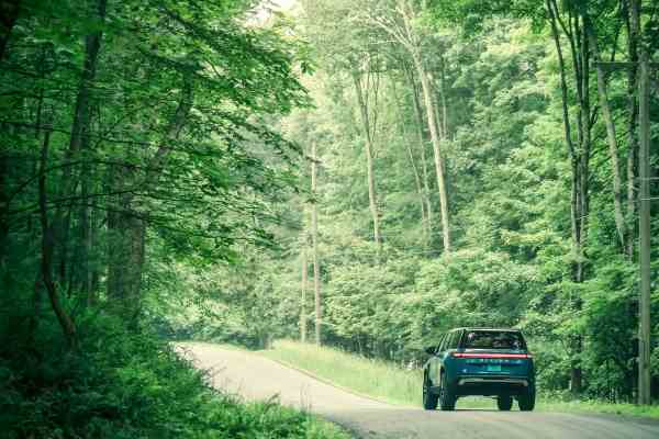 Ford verkauft Mehrheitsbeteiligung an Rivian nachdem eine Abschreibung von 73