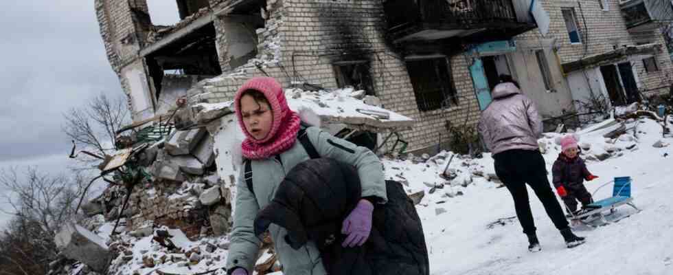 Fuenftausend Ukrainer gedenken des Beginns des Krieges in der Jaarbeurs