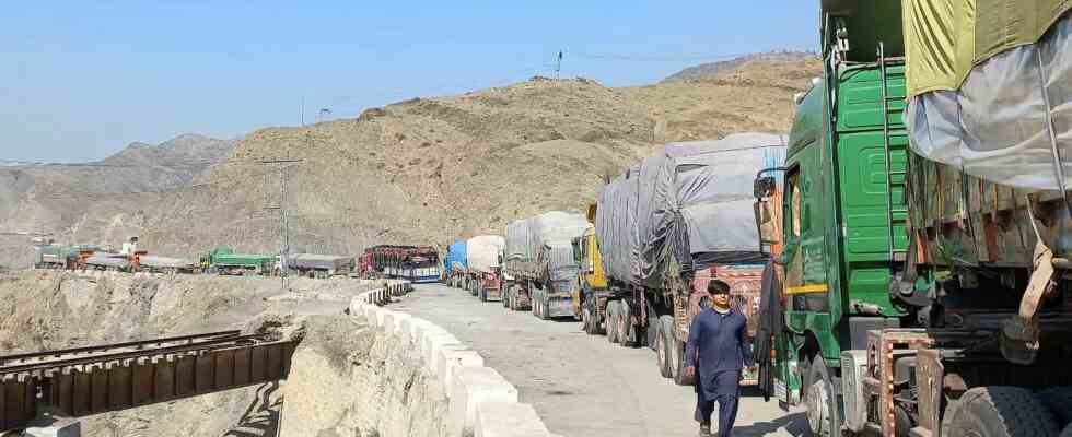 Grenzuebergang Pakistan Afghanistan nach kurzer Wiedereroeffnung geschlossen