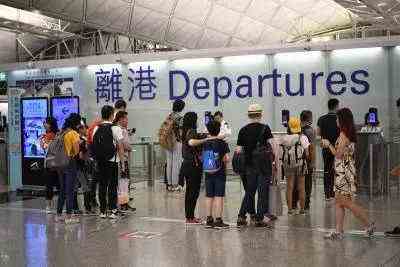 Hongkong Das Passagieraufkommen des Flughafens Hongkong steigt mit der Wiedereroeffnung
