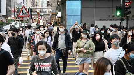 Hongkong fuehrt eine wesentliche Aenderung der Covid Regeln ein — World