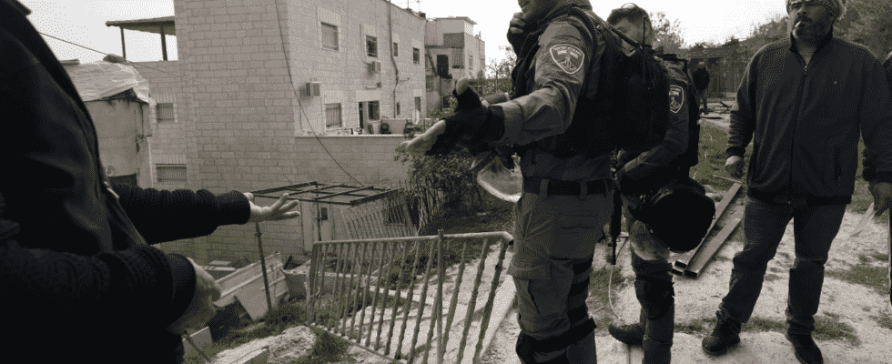 Israelische Siedler toben nachdem ein palaestinensischer Schuetze 2 getoetet hat