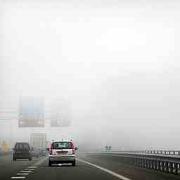KNMI warnt vor dichtem Nebel waehrend der morgendlichen Hauptverkehrszeit in