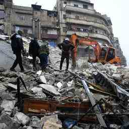 Massives Erdbeben hat mehr als 1200 Menschenleben in der Tuerkei