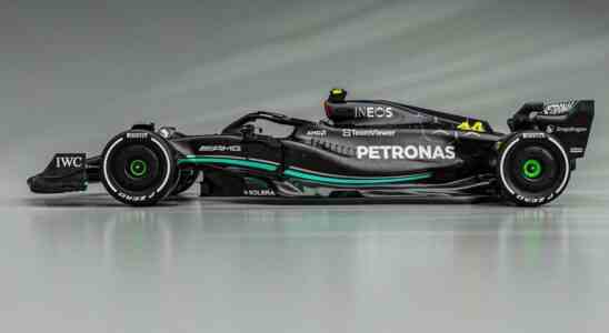 Mercedes tritt in der neuen F1 Saison in einem schwarzen Auto