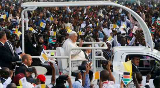Papst Franziskus schliesst Suedsudan Reise ab und fordert Ende der „blinden