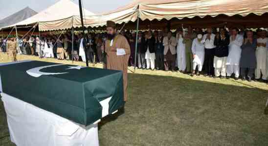 Pervez Musharraf beigesetzt Mehrere pensionierte und dienende Militaeroffiziere nehmen an