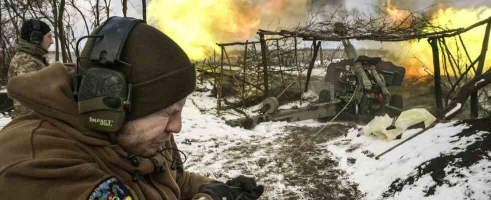 Raketen schlagen auf die Ukraine ein waehrend Russland Bakhmuts Gefangennahme