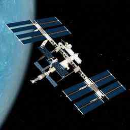 Raumkapsel fuer gestrandete Besatzung erreicht ISS Technik