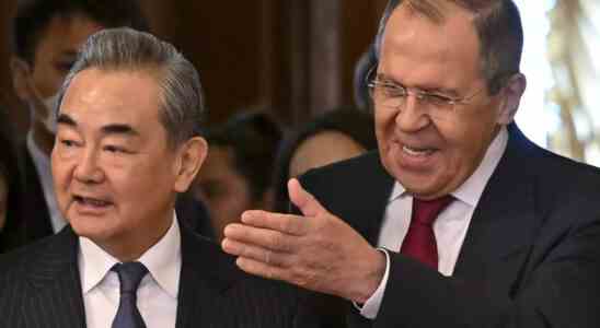 Russland Russland und China zeigen Beziehungen waehrend sie um die