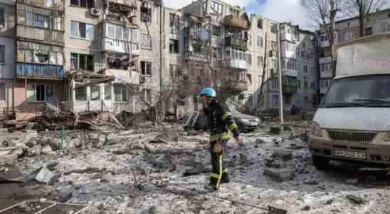 Russland bombardiert die Ukraine waehrend der Westen mehr Hilfe zusagt
