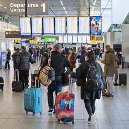 Schiphol begrenzt die Anzahl der Reisenden an den Feiertagsmorgen im