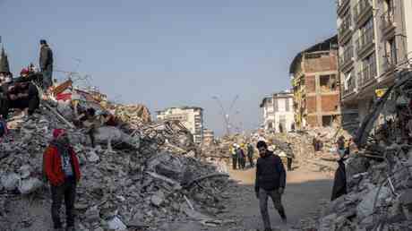 Wirtschaftlicher Schaden durch Erdbeben in Tuerkiye geschaetzt — World
