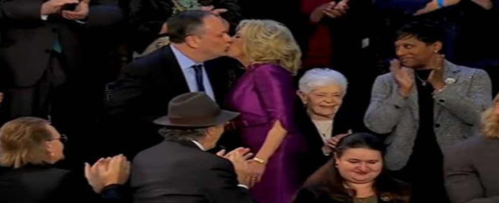 „Smooch of the Union US First Lady stiehlt mit eigensinnigem Kuss
