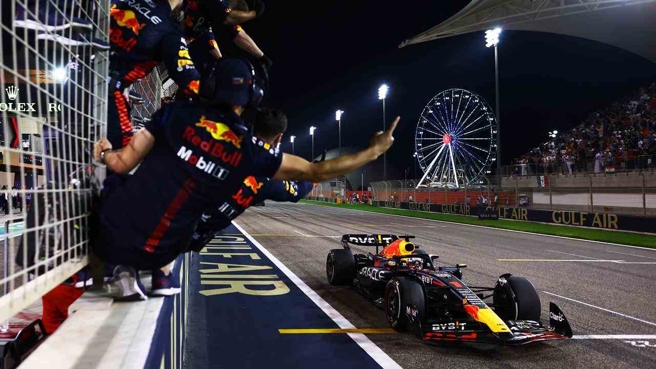 Bild aus Video: Sehen Sie sich die Zusammenfassung des Rennens an, das Verstappen in Bahrain gewonnen hat