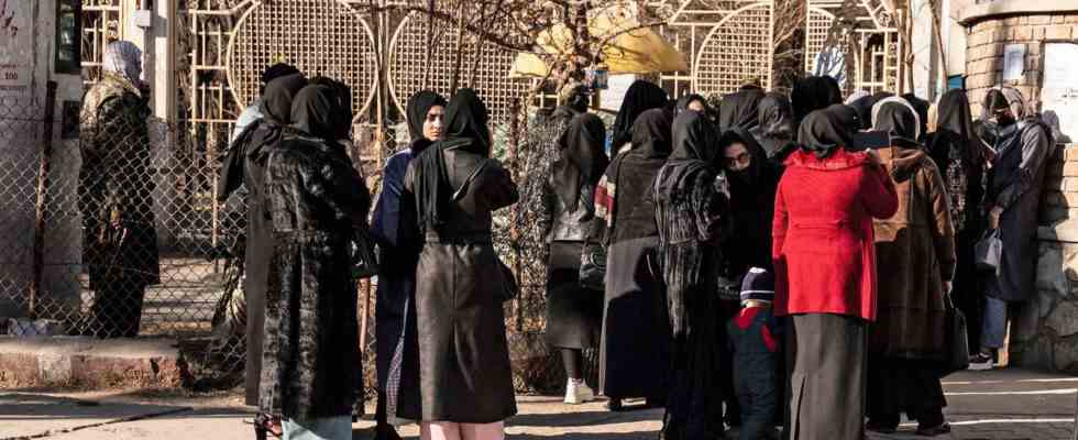 1678089962 Die afghanischen Universitaeten oeffnen wieder aber Frauen sind immer noch