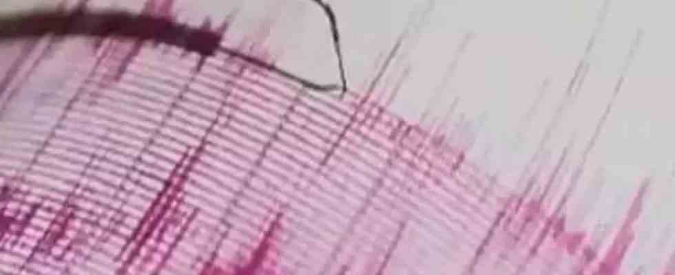 2 Tote als ein starkes Erdbeben der Staerke 68 Pakistan