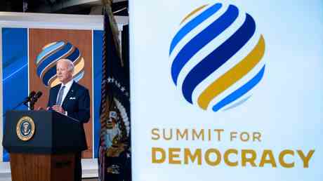 Biden brueskiert zwei NATO Verbuendete fuer den „Demokratie Gipfel – Medien –