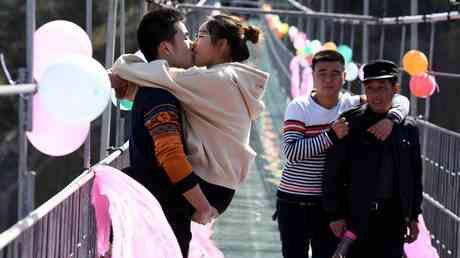 Chinesische Studenten bekommen eine Auszeit um sich zu „verlieben —