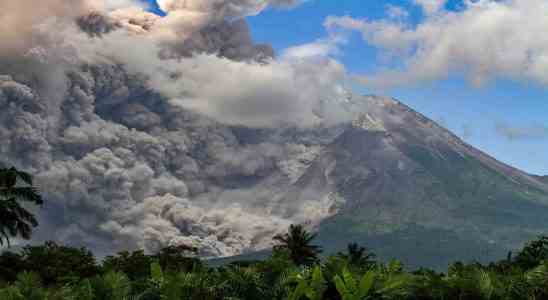Der indonesische Vulkan Merapi spuckt bei einem neuen Ausbruch heisse