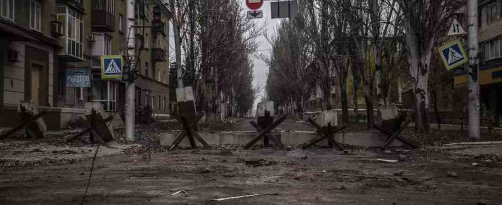 Die Ukraine sagt dass die russischen Streitkraefte in der Frontstadt