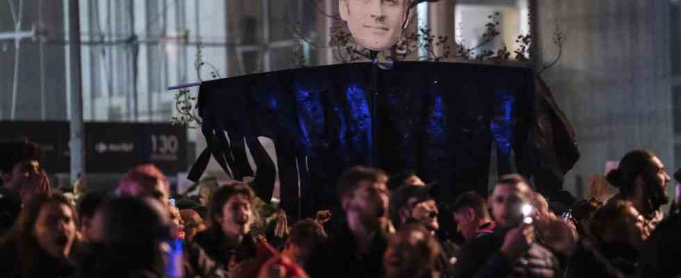 Emmanuel Macron droht wegen Protest gegen Reformplan Misstrauensvotum
