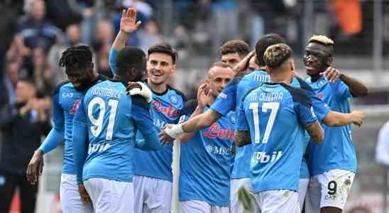 Feyenoord Gegner AS Roma verliert Derby Napoli dem Titel einen Schritt